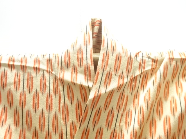  大正ロマン　変わり縞模様織出しお召単衣着物